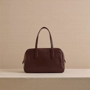 Structured Leather Tote Bag with Zipper Closure and Interior Pocket