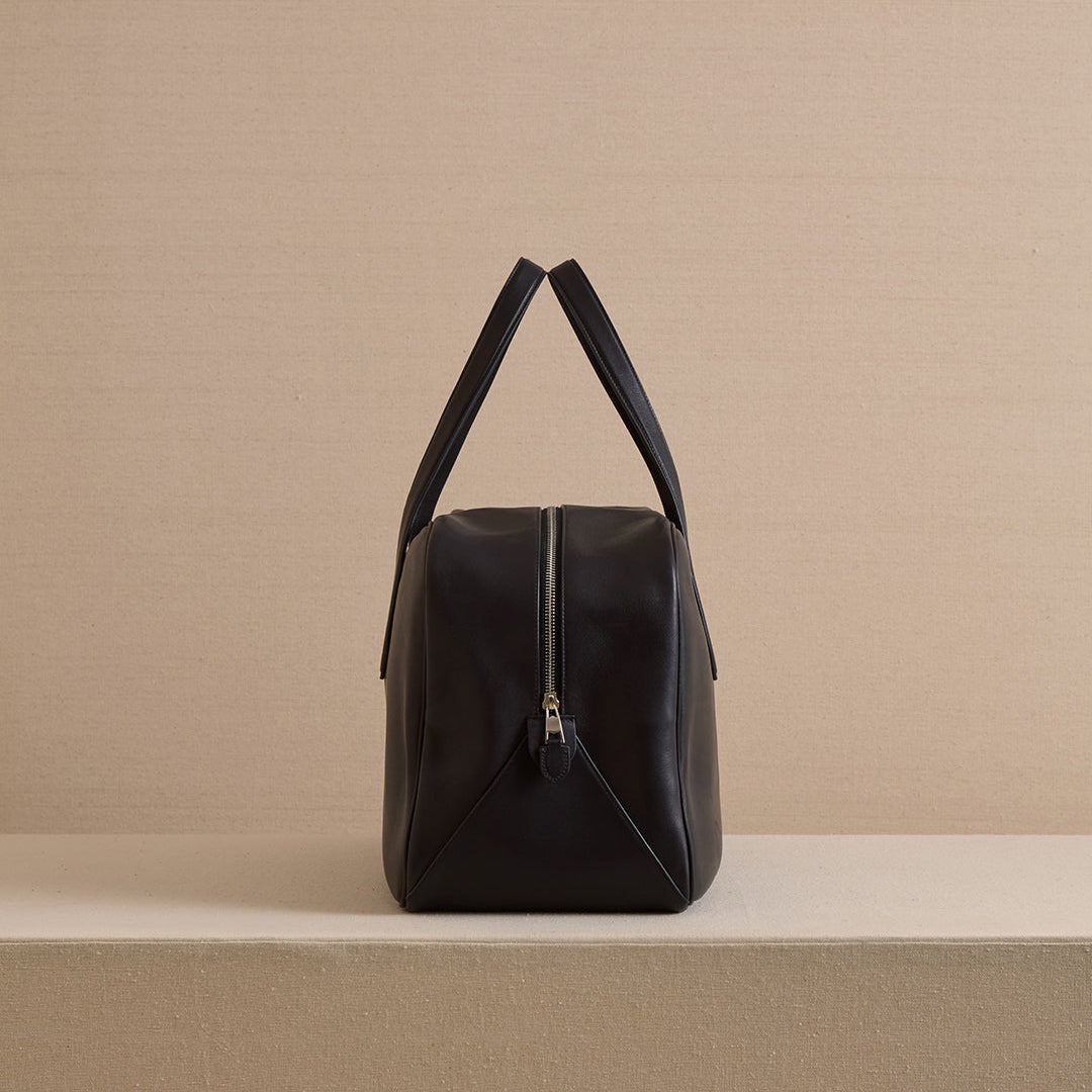 Structured Leather Tote Bag with Laptop Compartment and Interior Pocket - Image 3