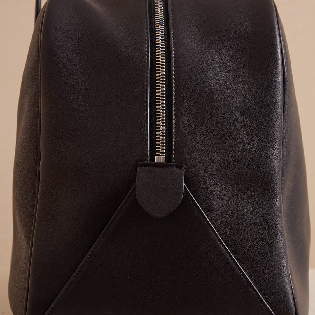 Structured Leather Tote Bag with Laptop Compartment and Interior Pocket - Image 7