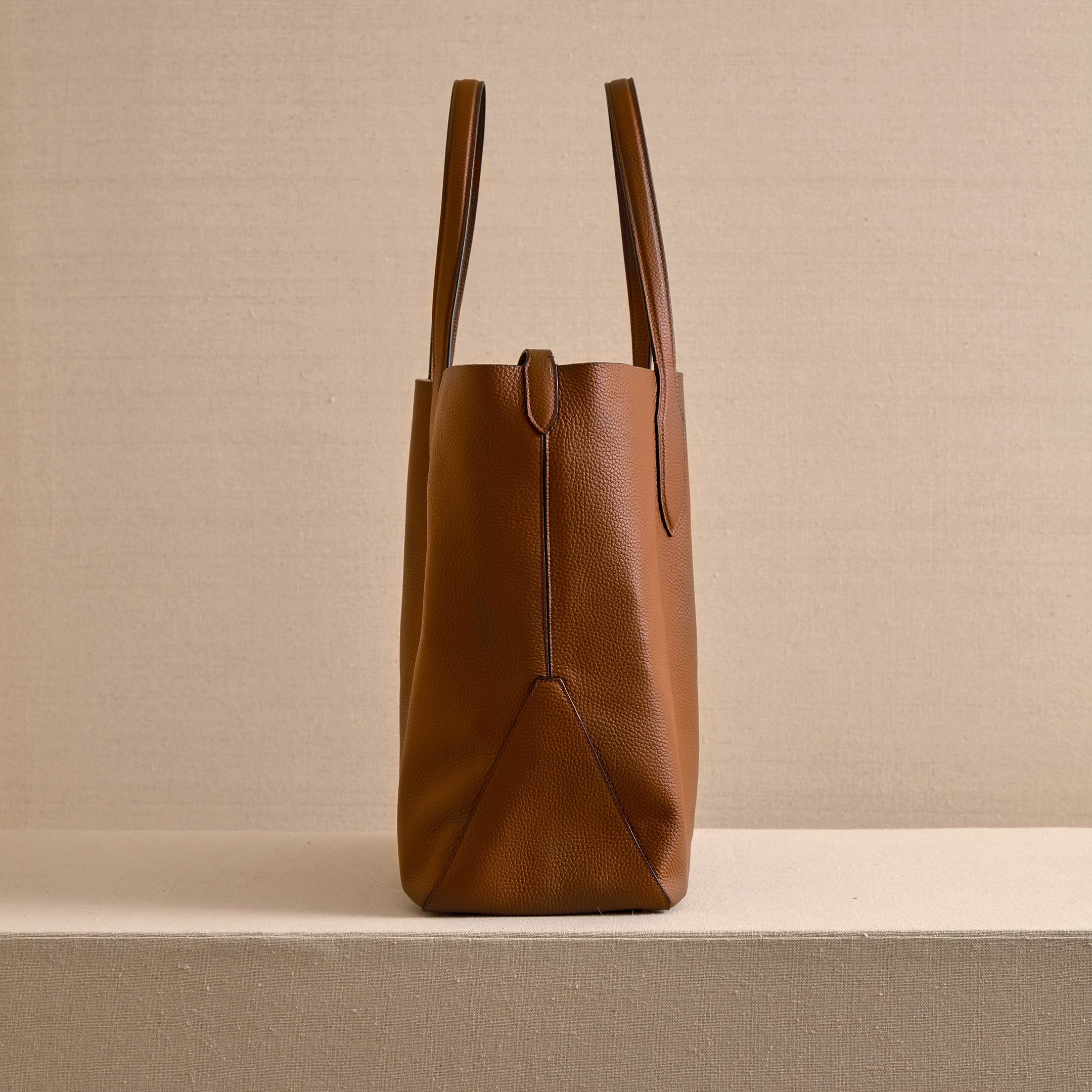 Leather Tote Bag with Slouchy Design and Adjustable Strap - Image 4