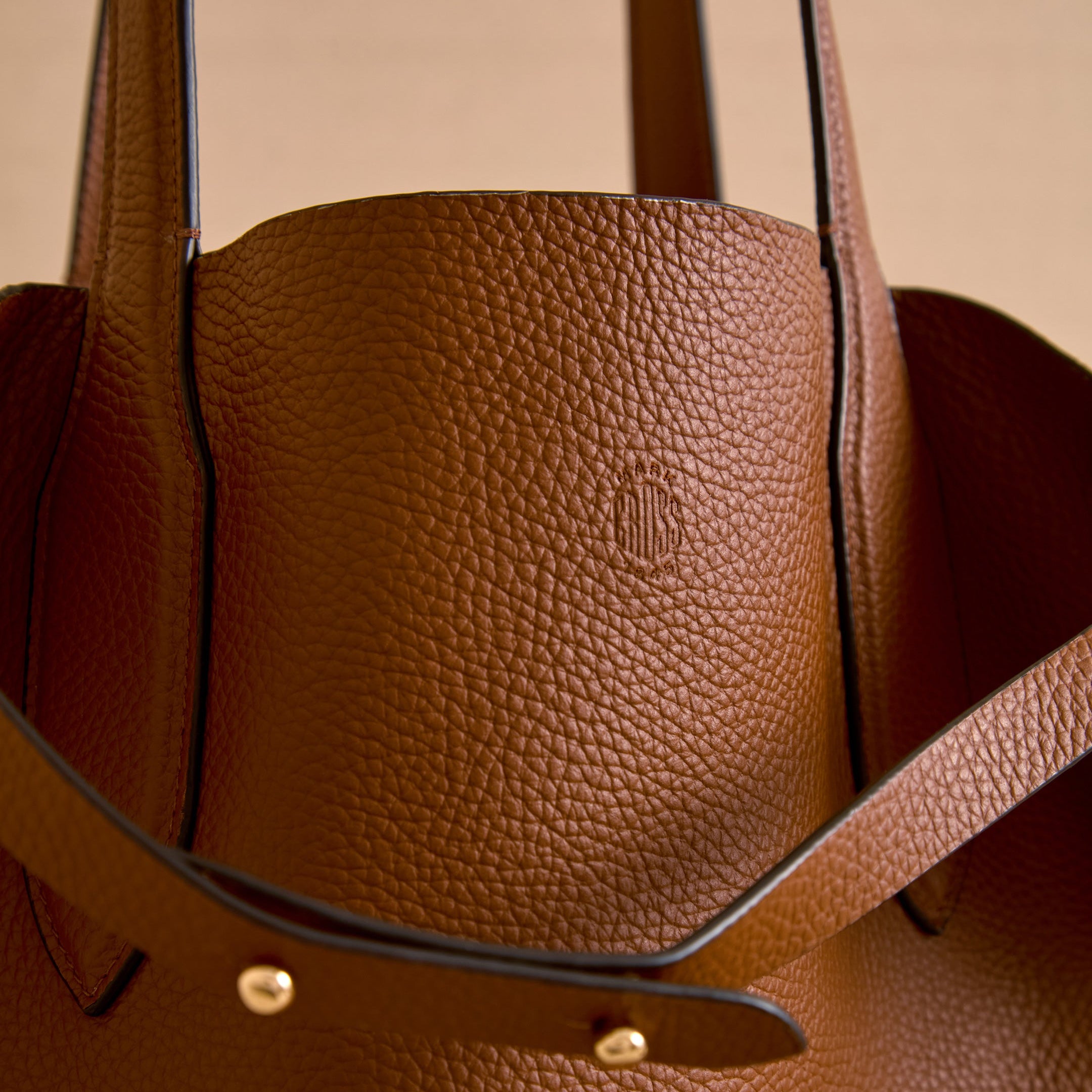 Leather Tote Bag with Slouchy Design and Adjustable Strap - Image 5