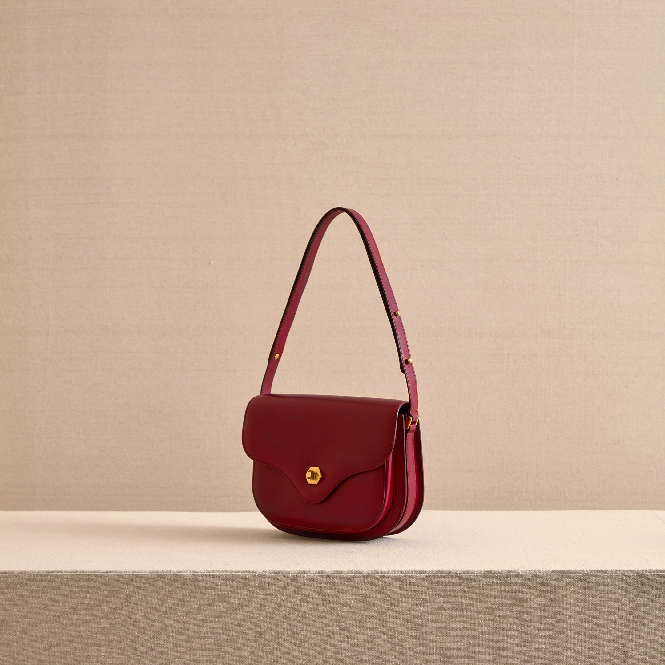 Leather Shoulder Bag with Adjustable Crossbody Strap - Image 3