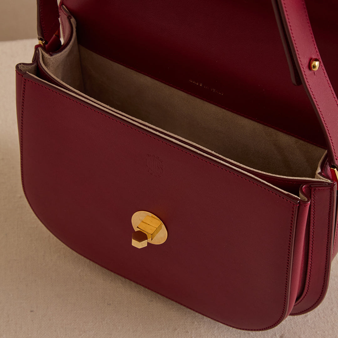 Leather Shoulder Bag with Adjustable Crossbody Strap - Image 4